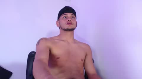 adrian_ferrebusxxx online show from December 22, 2025, 2:36 pm