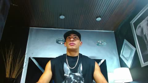 Snapshot of adrian_rae chatting on December 14, 2024, 11:50 am   online show from December 14, 2024, 11:50 am