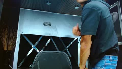 Snapshot of adrian_rae chatting on December 17, 2024, 11:49 am   online show from December 17, 2024, 11:49 am