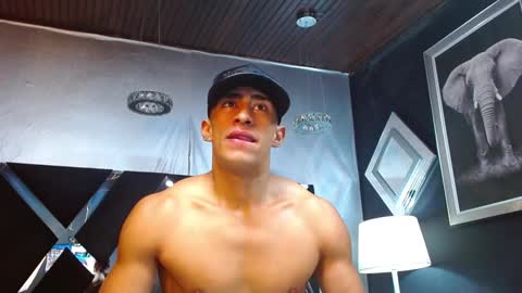 Snapshot of adrian_rae chatting on December 18, 2024, 12:29 pm   online show from December 18, 2024, 12:29 pm