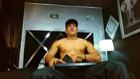 Snapshot of adrian_rae chatting on December 19, 2024, 3:30 pm   online show from December 19, 2024, 3:30 pm