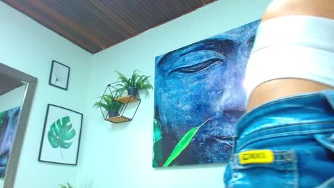 Snapshot of adrian_rae chatting on January 10, 2025, 2:45 pm   online show from January 10, 2025, 2:45 pm