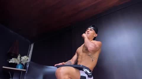 Snapshot of adrian_rae chatting on January 21, 2025, 9:36 pm   online show from January 21, 2025, 9:36 pm