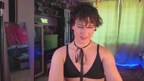 Snapshot of adrian_touch chatting on March 25, 2026, 7:03 am Adri online show from March 25, 2026, 7:03 am