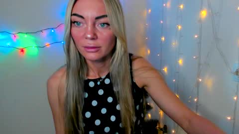 Adriana online show from December 21, 2024, 9:55 am