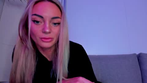 Adriana online show from January 26, 2025, 6:27 pm