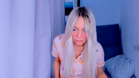 Adriana online show from February 26, 2025, 6:04 am