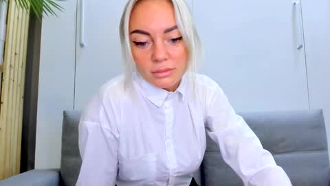 Adriana online show from October 11, 2025, 2:15 pm