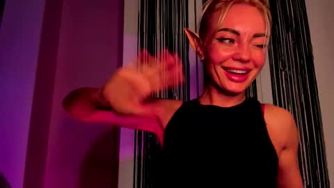 Adriana online show from October 25, 2025, 5:59 am