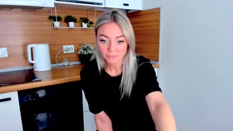 Snapshot of adriana_coy_ chatting on June 14, 2026, 12:40 pm Adriana online show from June 14, 2026, 12:40 pm