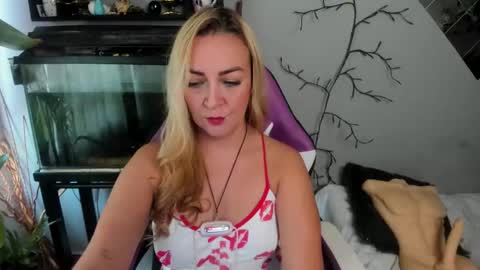 Adriana Paredes  online show from September 14, 2025, 12:59 pm