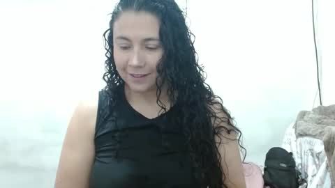 Adriana Tellez online show from September 16, 2025, 2:51 pm