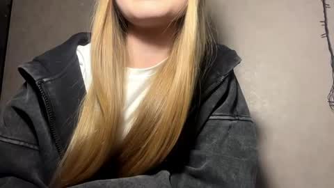 Caroline online show from April 28, 2026, 4:23 pm