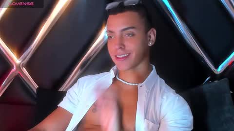 Adrian Lopez online show from December 6, 2024, 7:01 pm