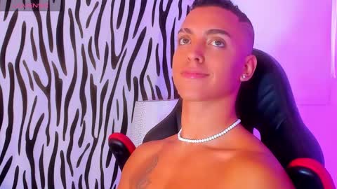 Adrian Lopez online show from December 29, 2024, 2:52 pm