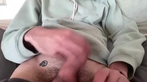 adriiiii online show from April 16, 2026, 5:14 pm