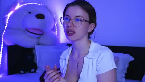 Aelia online show from April 24, 2026, 5:37 pm