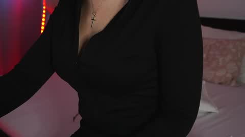 Snapshot of aelia_anara chatting on May 5, 2026, 3:03 am Aelia online show from May 5, 2026, 3:03 am