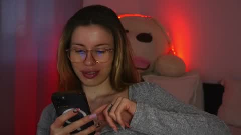 Snapshot of aelia_anara chatting on May 11, 2026, 5:43 pm Aelia online show from May 11, 2026, 5:43 pm