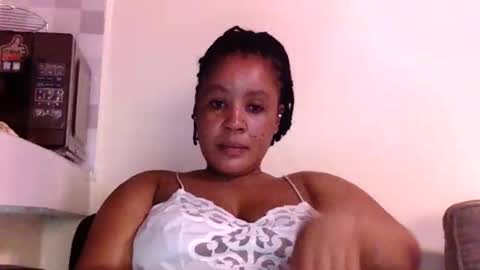 Snapshot of african005 chatting on December 21, 2025, 8:16 pm loise online show from December 21, 2025, 8:16 pm