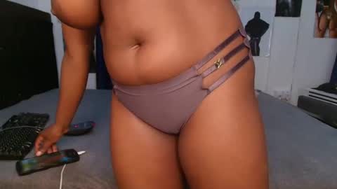 Snapshot of africanpetitequeenn chatting on April 24, 2026, 7:27 pm Africanpetitequeenn online show from April 24, 2026, 7:27 pm