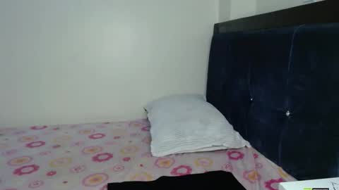 Mia online show from October 8, 2025, 9:56 pm