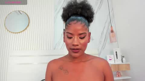 Snapshot of afro_luna chatting on November 29, 2025, 12:08 pm Afro Luna online show from November 29, 2025, 12:08 pm