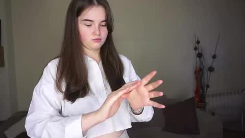 Lana  1800 - 0330 UTC   Mia 0700- 1630 UTC online show from March 31, 2026, 6:14 am