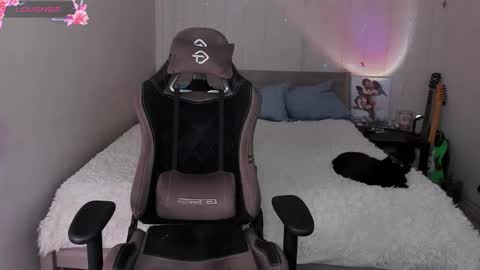 Eva online show from November 28, 2025, 7:22 am