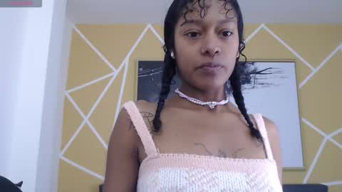 agatha_amaya online show from November 5, 2025, 1:11 pm