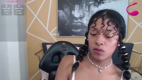 agatha_amaya online show from November 18, 2025, 8:13 pm