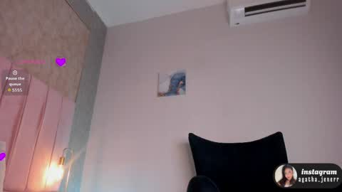 agatha_jener online show from April 5, 2026, 11:40 am