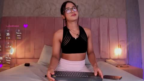 agatha_jener online show from April 6, 2026, 11:33 am