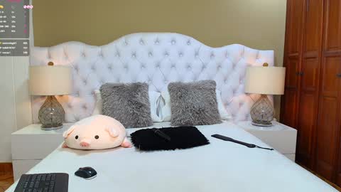 Snapshot of agatha_lenon chatting on January 24, 2025, 10:41 pm Agatha online show from January 24, 2025, 10:41 pm