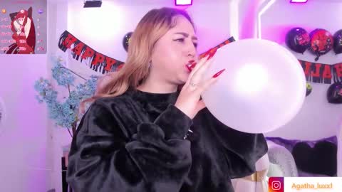 Snapshot of agatha_luxx chatting on October 30, 2025, 12:50 pm Agatha online show from October 30, 2025, 12:50 pm