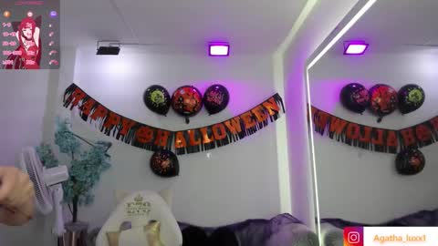 Snapshot of agatha_luxx chatting on October 31, 2025, 11:55 am Agatha online show from October 31, 2025, 11:55 am
