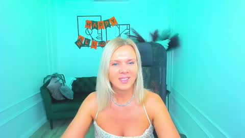 Agatha online show from October 26, 2025, 7:53 pm