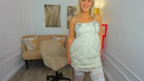 Snapshot of agathaklouin chatting on February 23, 2026, 11:29 am Agatha online show from February 23, 2026, 11:29 am