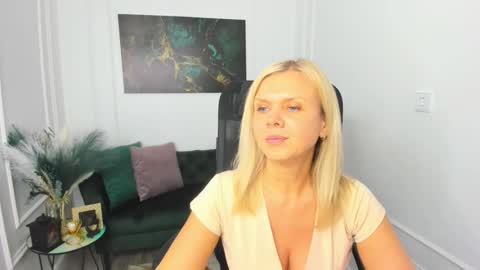 Snapshot of agathaklouin chatting on March 3, 2026, 7:09 pm Agatha online show from March 3, 2026, 7:09 pm