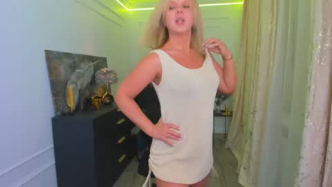 Snapshot of agathaklouin chatting on May 28, 2026, 7:55 pm Agatha online show from May 28, 2026, 7:55 pm