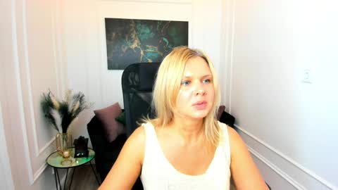 Snapshot of agathaklouin chatting on June 7, 2026, 11:25 am Agatha online show from June 7, 2026, 11:25 am