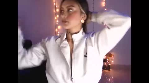 agathamoont online show from March 4, 2026, 1:06 pm