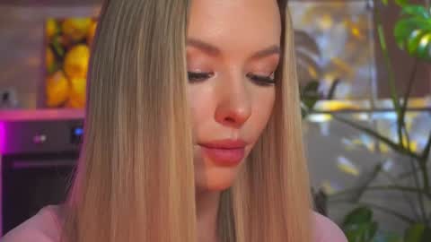 May online show from October 4, 2025, 5:33 pm