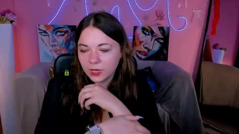 Snapshot of agnes_mad chatting on June 8, 2026, 12:27 pm Agnes online show from June 8, 2026, 12:27 pm