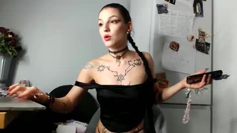 Snapshot of agnesm0on chatting on October 13, 2025, 12:54 am Moon online show from October 13, 2025, 12:54 am