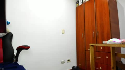 Snapshot of aguslover chatting on February 4, 2025, 5:55 pm Agustin online show from February 4, 2025, 5:55 pm