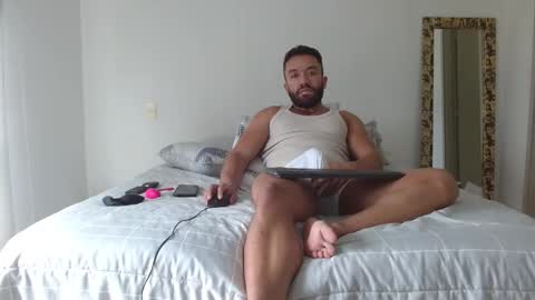 agustinsr online show from October 28, 2025, 4:09 pm