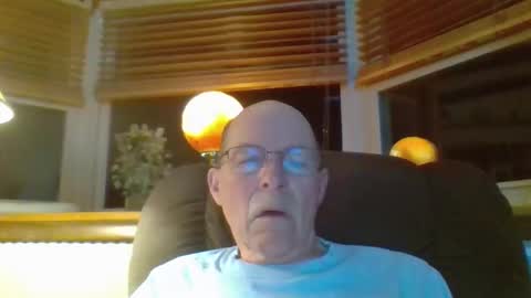 aguynrkfrd online show from April 15, 2026, 10:11 am