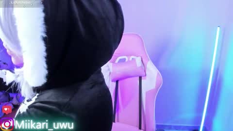 Ahri help me get to 100  online show from November 16, 2025, 5:35 am