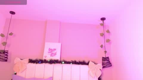 Snapshot of ahri_roux chatting on December 15, 2025, 12:48 am ahry online show from December 15, 2025, 12:48 am